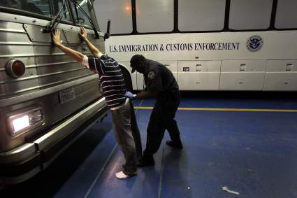 Más de 25,000 inmigrantes arrestados en centros de detención en EE.UU.