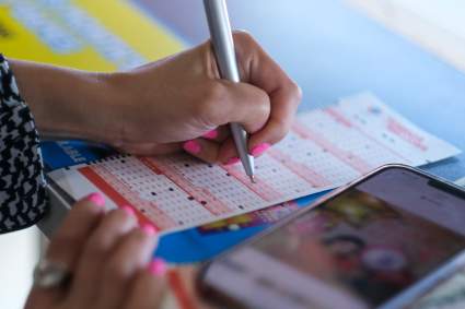 Premio mayor de Mega Millions subió a $77 millones ¿Cuándo juega?