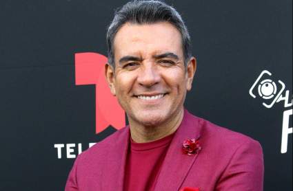 ¿Héctor Sandarti ya no es el presentador de La Casa de los Famosos?