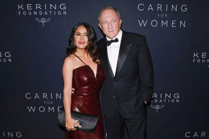 Salma Hayek brilló en la gala benéfica ‘Caring For Women’ [FOTOS]