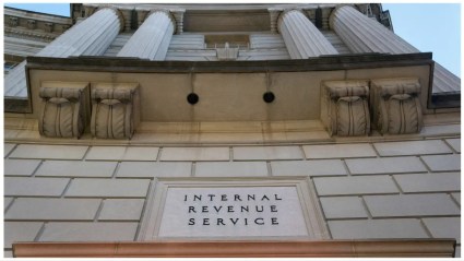 Consultor del IRS acusado de revelar declaraciones de impuestos