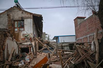 Terremoto en China deja al menos 126 muertos y 700 heridos