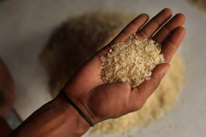 ¿Es necesario lavar el arroz antes de cocinarlo?
