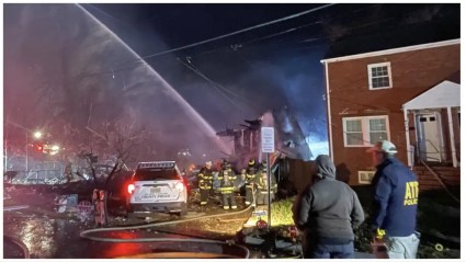 Videos captaron la explosión de una casa en Arlington [VER]