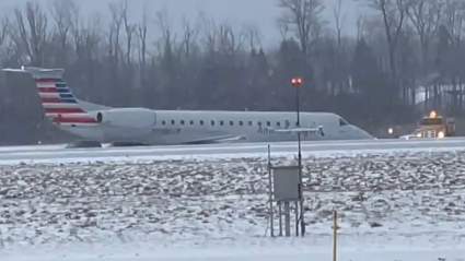 Avión se sale de la pista en aeropuerto de New York debido a nevada [VIDEO]