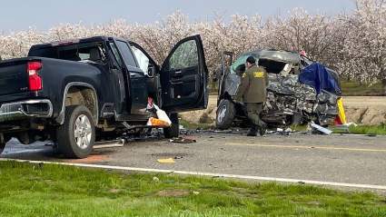 Mueren ocho personas tras choque de camioneta en California