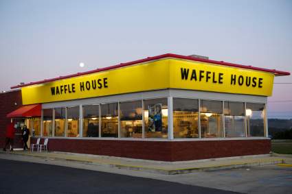 Tiroteo en un Waffle House dejó un muerto y varios heridos en Indianápolis