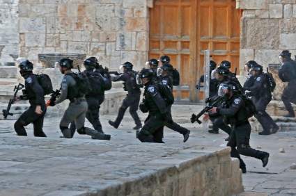 Policía de Israel mata a niño palestino por ‘atacarlo’ con fuegos artificiales