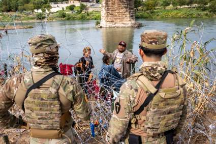 Corte Suprema permite a Texas aplicar la ley SB4 para arrestar y expulsar a migrantes