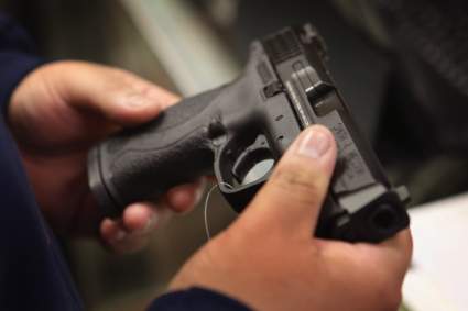 Michigan: Niño de cinco años muere tras hallar la pistola de sus abuelos
