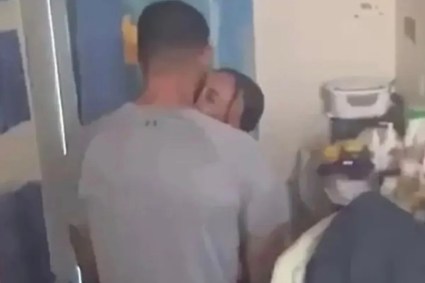 Funcionaria penitenciaria es captada teniendo relaciones con recluso [VIDEO]