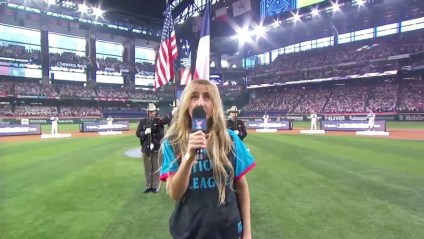Ingrid Andress: Cantante interpretó el himno de EEUU ebria [VIDEO]