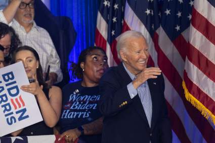 Jovencita de color fue ignorada por el presidente Biden – VIDEO VIRAL
