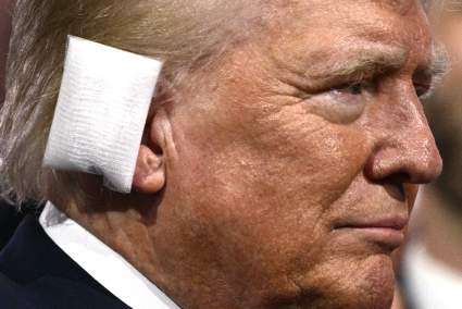 Mira como protegen a Trump en su primera aparición tras intento de asesinato