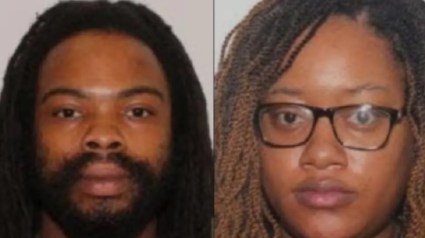 Pareja acusada de asesinato tras dejar a su hijo encerrado en un carro