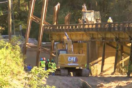 Tres muertos y cuatro heridos tras derrumbe de puente en Mississippi
