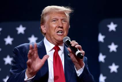 Trump afirma que migrantes “envenenan la sangre” del país