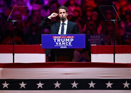 Comediante dijo en mitin de Trump que Puerto Rico es “una isla de basura”