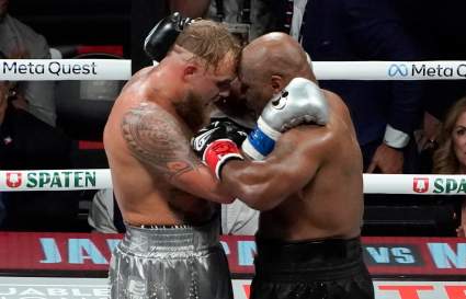¿Por qué Mike Tyson mordía su guante durante la pelea con Jake Paul?