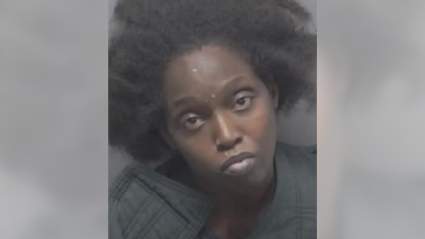 Mujer dio a luz en el baño de un Whataburger e intentó deshacerse del bebé