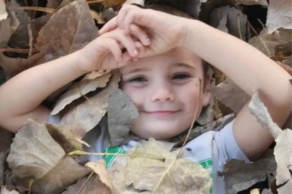 Padre acusado de abuso infantil y negligencia tras muerte de su hijo