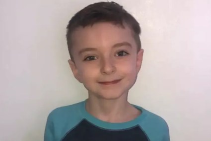 Madre adoptiva sentenciada por asesinar a niño de diez años